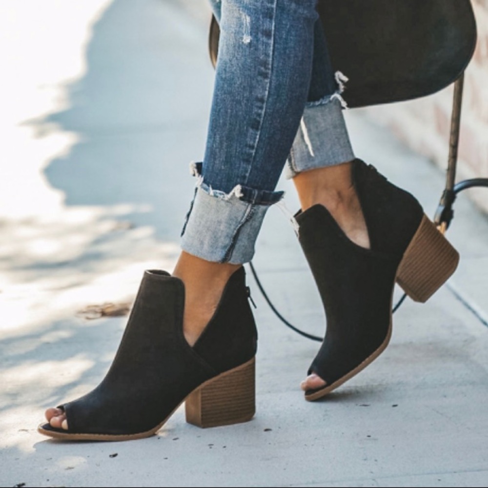 Side cut out peep toe booties - Picture 5 of 7